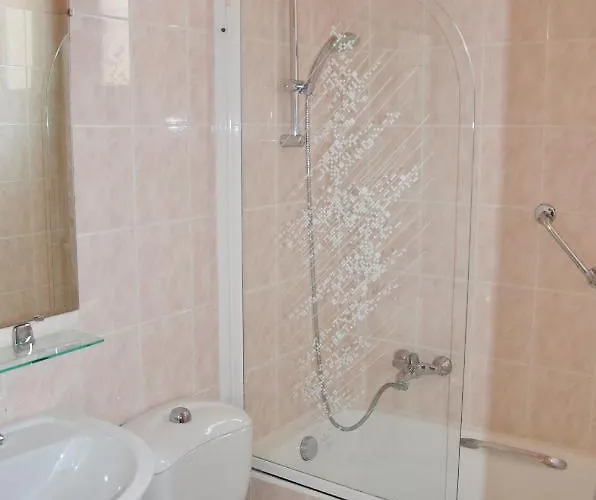 2 Les Clematites מנטון